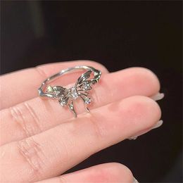 Wedding Rings Retro Fashion Hollow Wing Butterfly Ring Womens Exquisite Kpop Silver Zircon Animal Jewelry Q240511