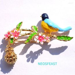 Brooches Multi Color Enameled Birds For Women Elegant Flower Corsage Alloy Pin Ladies Gifts Coats Accessories Fashion Jewelry
