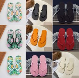 2024 designer Slippers sandals fashion outdoor platform shoes classic pinched beach shoes alphabet print flip flops summer flat casual shoes GAI-148585AS