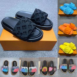 Mens Womens Slippers Slides Designer Shoes Hotel Shower Summer Beach Khaki Black White Sandals For Flat House Platform Women Pillow Sandles Claquette E