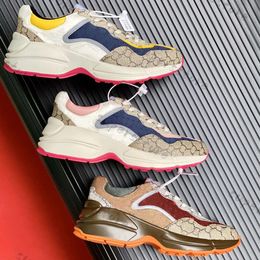 2024 Designer Rhyton Beige Retro Casual Shoes Homens Mulheres Ladies Running Running Shoe Preschool Athletic Athletic Outdoor Men's Leather Sneakers Treinadores Tamanho 36-45