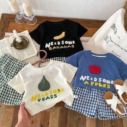 Kleidungssets Sommer Kinderkleidung Baby Kleidung Set 0-5 y 2024 Neues Cartoon-Buchstaben T-Shirt und karierte Shorts 2-teiliges Set für Jungen und Mädchen Kinderkleidung Clothingl2405