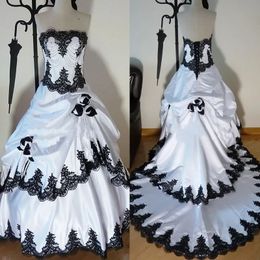 White And Black Gothic Wedding Dresses Ruched Satin Hand Made Flowers Lace Appliques Beading 2024 Vintage Victorian Bridal Gowns