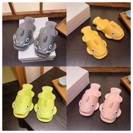 2024 New top Designer Funny Personalised Slippers Men Wearing Externally in Summer Home Non slip Soft Sole Couples Stepping Feeling Cool sandal for Women