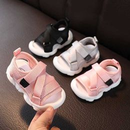 Sandaler sommar barnsandaler baby kvinnor skor fast färg mesh andningsbara pojkar sportskor baby sport flickor sandal240510