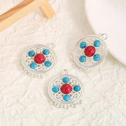 Decorative Figurines 2PCS Chinese Style Vintage Pattern Metal Hollowed Out Pendant Turquoise Headdress Earpiece DIY Room Decoration