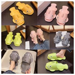 New Luxury Designer Funny Personalized Slippers Men Wearing Externally Summer Home pink green Non slip Soft Sole Couples Stepping Feeling Cool sandal Women