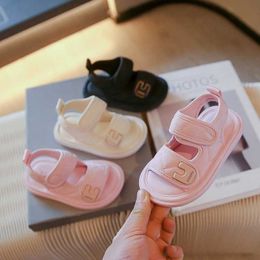 Sandaler sommar baby sandaler lilla prinsessan elegent krok skor spädbarn mjuk anti kick småbarn sandaler pojkar strand sandaler 2024 newl240510