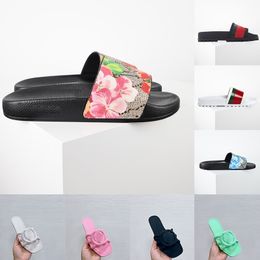 Floral Striped Designer Slippers For Womens Mens Flat Heels Sandals Slides 2024 Beach Shoes Brocade Rubber Interlocking Letters Jelly Mules Sliders Sandles