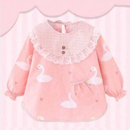 Bibs Burp Cloths Cute cartoon baby princess bib waterproof Burp clothing baby long sleeved apron pink lace baby feeding bib d240513