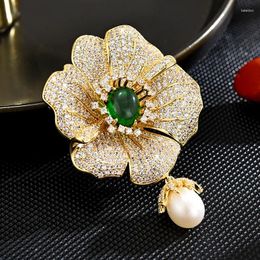 Brooches Elegant Emerald Camellia Women's Brooch Pin Luxurious Micro-inlaid Zircon Exquisite Design Begonia Flower Corsage Fashion Gift