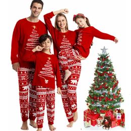 2023 Familj Matchande kläder Red Christmas Pyjamas Set Father Mother Daughter and Son Pyjamas Aldult Kids Xmas Clothing 240507