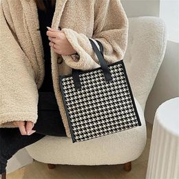 Storage Bags Tote Bag Simple Washable Chequered Easy Clean Versatile Handbag For Daily Use Bento Vintage Gift