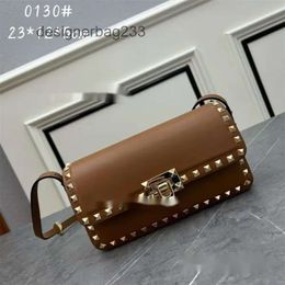 Versatile 2024 Bag Calf Designer Purse High Quality Leather Woman Fashion Rock Handbag Flip Stud Valenteino Shoulder Bags Crossbody Rivet Underarm New NWRG