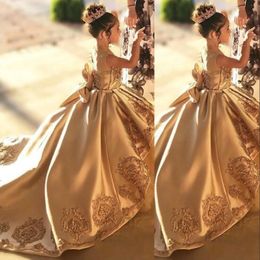 2023 Gold Flower Girl Dresses Jewel Neck Ball Gown Lace Appliques Beads With Bow Kids Girls Pageant Dress Sweep Train Birthday Gowns 258s