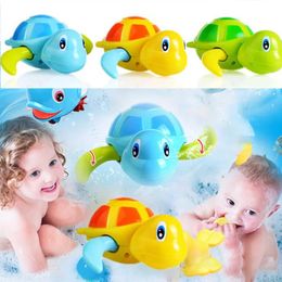 Cartoon Cute Tortoise Baby Water Bath Toys Classic Kids Spädbarn Badrum Mini Färgglada mjuka flytande djur Figur Clockwork Toy 240510