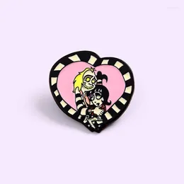 Brooches Love Heart-shaped Striped Snake Couple Creative Pin Metal Badge Enamel Lapel Backpack Hat Jewelry Gift For Friend Wholesale