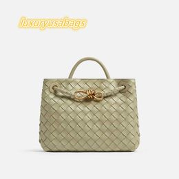 Women's Tote Bag Bottegvenets Woven Bag Spring/summer 2024 New Designer Leather Bag Small Woven Leather Handbag 20*25*10cm A2np