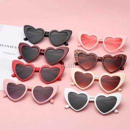 Sunglasses Heart shaped sunglasses female brand designer cat eye sunglasses womens retro heart shaped glasses womens UV400 protection d240513
