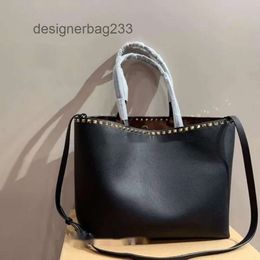 Designer Bag Bags Vo Crossbody Rock Stud Large Valenteino Hand-held Tote Purse 2024 High-capacity Shoulder Rivet Womens Grain Shopping SJJ3