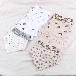 Bibs Burp Cloths Baby feeding bib soft and breathable down bib cotton printed bib Burp fabric button bib baby teeth bib neck scarf d240513