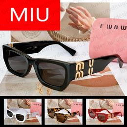 Occhiali da sole designer Mui Smu09Ws Miui Designer italiano Web ufficiale PC Foglio di PC Classico Occhiali da sole di Luxury Cat Eye