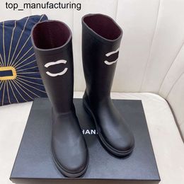 New 24ss womens luxury rain boots designer ankle boot winter thick sole martin knee rubber platform shoes travel waterproof fashion man high long boots DHgate shoes