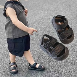 Sandały Letnie dziecięce sandały modne koreańskie buty dziecięce buty solidny kolor miękki butów przeciw poślizgnięciu chłopców i dziewcząt buty dziecięce sandalsl240510