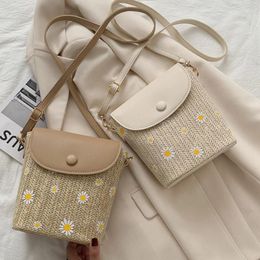 Shoulder Bags Straw Woven Women Messenger Bag Summer Fashion Daisy Chain Simple Casual Artificial Weaving Mini Handbag Mobile