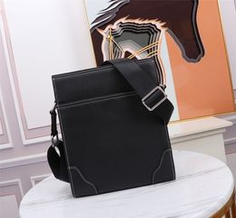 New Luxurys Designer bags men Leather Black Flowers Messenger Purse Crossbody Bags Shopping Bag Plain Shoulder bag Handbags Women Wallets purse Tote Bags