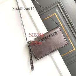 Purse Designer 2024 T Crossbody Vo Square Letter Style Cowhide Stud Lady Locoo Bag Rivet Womens Bags Event Rock Chain Small Valentteno 1ENR