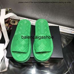 Botteg Venetas Bvs bottegaa shoes Designer Luxury Women Summer Slippers Leather Sandals Classics Household Stroll Fashion Casual shoes With Box Size 35-40 SV9D UG4M