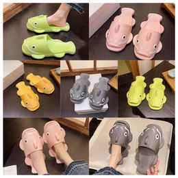 Top Luxury Designer Funny Personalized Slippers Men Wearing Externally Summer Home pink green grey Non slip Soft Sole Couples Stepping Feeling Cool sandal Women