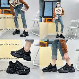 Shoes Triple Girl White Woman Black Casual Fashion Flat Trainers Wholesale Retail Outdoor Original edition