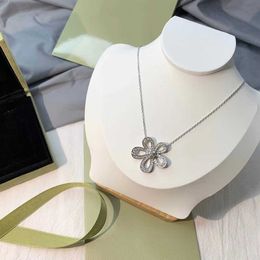 Designer Jewelry Luxury Vanca Accessories v Gold High Version Thick 18k Gold Sunflower Necklace Diamond Large Flower Necklace Full Diamond Petals