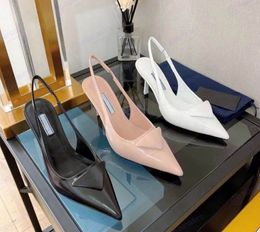 Slingback kadın tasarımcı yüksek topuklu elbise ayakkabıları tasarımcı üçgen pompalar siyah deri sivri ayak parmağı sandalet slingbacks pompa beyaz topuk rahat moda loafer sandal