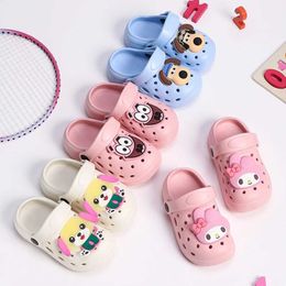 Sandals Summer Childrens Slide Hole No Slide Girl and Boy Indoor Soft and Breathable Cute Cartoon Sandals Beach ShoesL240510