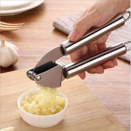 Garlic Cutter Presses Tools Stainless Steel Garlics Presser With Handle Kitchen Ginger Squeeze Fruit Vegetable Crusher Cooking BH2814 TQQ ZZ