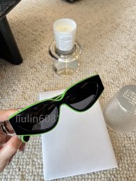 2024 occhiali da sole vintage gatto donna donna lussuosa cornice triangolo da donna occhiali da sole femminile Uv400 Trending Eyewear Oculos Anti-UV400 con canale in scatola