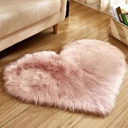 Carpets Heart Shaped Area Rug Plush Faux-Fur Carpet For Living Room & Bedroom Home Decor Valentine's Day 19.6in 23.6in/50cm 60cm