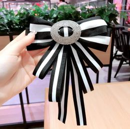 Brooches Korean Version Of The Retro Black And White Striped Round Rhinestone Big Bow Tie Brooch Girl Fashion Shirt Corsage Accessories