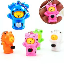 Party Favour 10Pcs Mini Cartoon Face Change Doll Device Pendent Toys Kids Birthday Gift Pinata Filler Christmas Carnival Favours