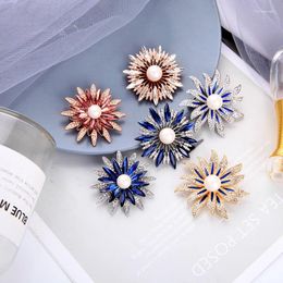 Brooches Uer Bohemia Style Women Flowers Brooch Delicate Multicolor Glass Crystal Acrylic Pearl Coat Sweater Pins 2024 Fashion Jewellery