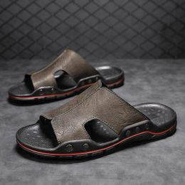 Fashionable leather flip covers mens slippers household sandals PU leather prints mens summer shoes sandals comfortable beach sandals 240425