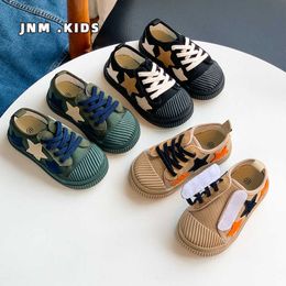 Sneakers Korean version of childrens shoes for Spring and Autumn 2024 new canvas boys girls star shaped board Velcro biscuit sho H240513