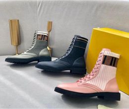 2022 Nuovi stivali di design di alta qualità Stivali da design da donna stivali a maglia martin black in pelle nera donna stivale stivale design casu1800022
