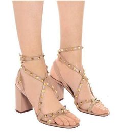 2020s Summer Sexy Women Sandals Rock Stud Strappy Nappa Studs Lady Gladiator Sandals Chunky Heels Party Wedding Luxurys Designers9845237