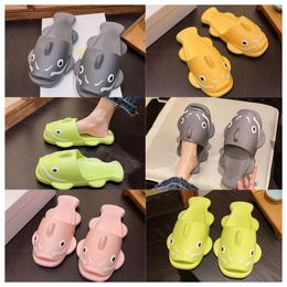 Top Luxury Designer Funny Personalised Slippers Men Wearing Externally in Summer Home green grey Non slip Soft Sole Couples Stepping Feeling Cool sandal for Women