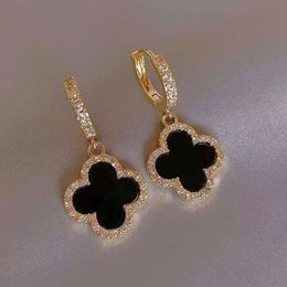 Designer earrings Four-leaf clover earrings for women senior classic small fragrant wind earrings new clover earrings 18k gold light luxury flash mens 2024 000