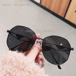 Praddas Sunglasses Designer Brand New Classic Retro Trend Sunglasses Female Metal Prd Concave Shading Fashion Korean Triangle Sunglasses Cowhide Belts Women 487